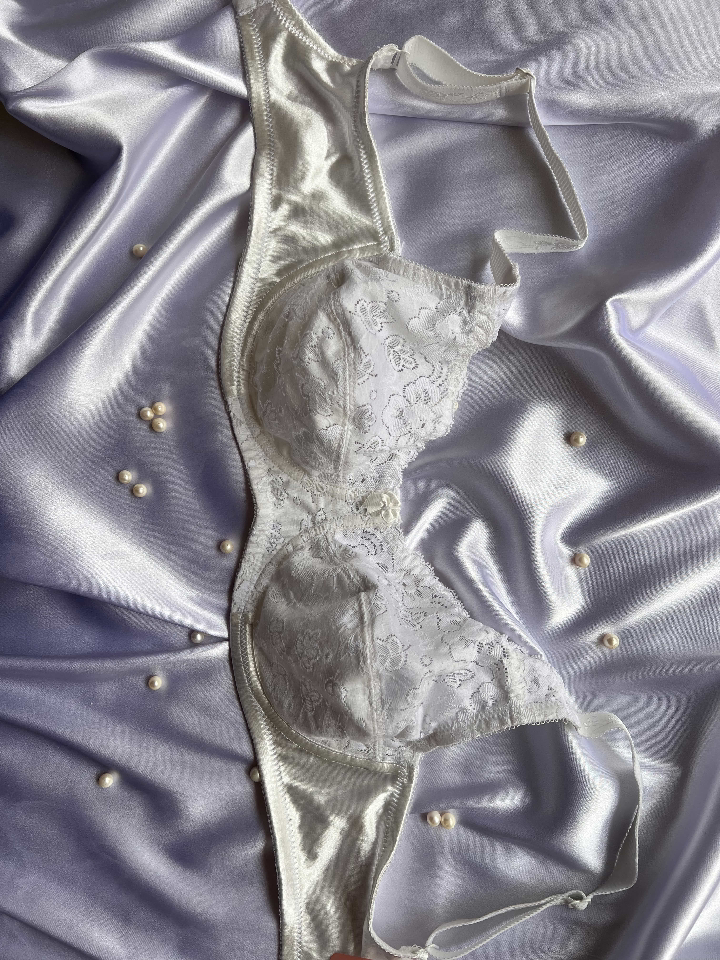 سوتین سفید زنانه ژاسمن مدل Coloniya کاپ D با دانتل آلمانی و طراحی فرم‌دهنده سینه