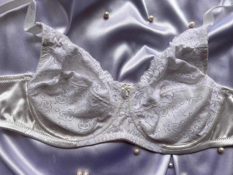 سوتین سفید زنانه ژاسمن مدل Coloniya کاپ D با دانتل آلمانی و طراحی فرمدهنده سینه