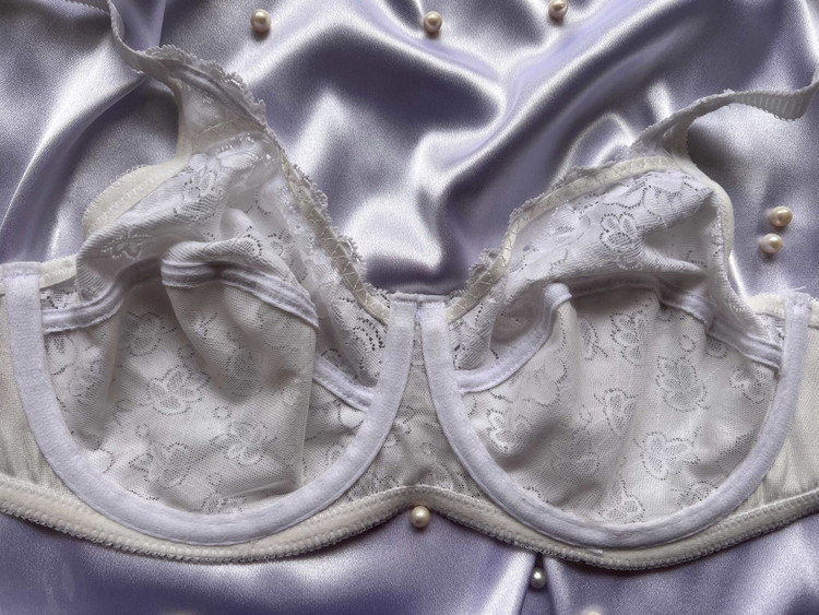 سوتین سفید زنانه ژاسمن مدل Coloniya کاپ D با دانتل آلمانی و طراحی فرمدهنده سینه