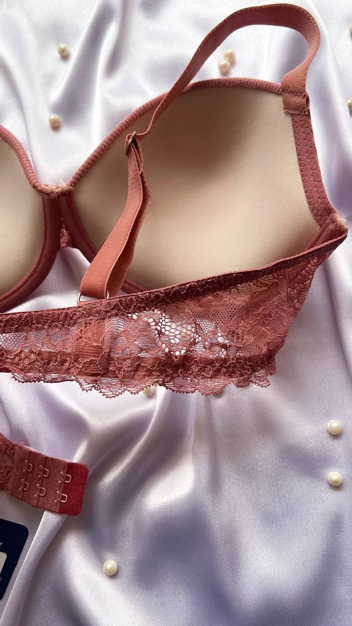 رنگ کالباسی، طراحی فنردار و کاپ ترک، ساخته شده با متریال باکیفیت آلمانی و ترک.