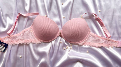 رنگ صورتی پنکیکی، با طراحی فنردار و کاپ ترک، ساخته شده با متریال آلمانی و ترک.