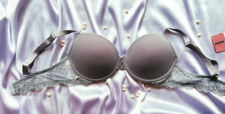 رنگ طوسی، با طراحی فنردار و کاپ ترک، ساخته شده با متریال آلمانی و ترک."