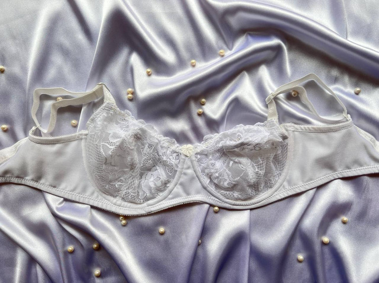 سوتین آتریا | کد ۲۰۱۳ | کاپ D | رنگ: سفید