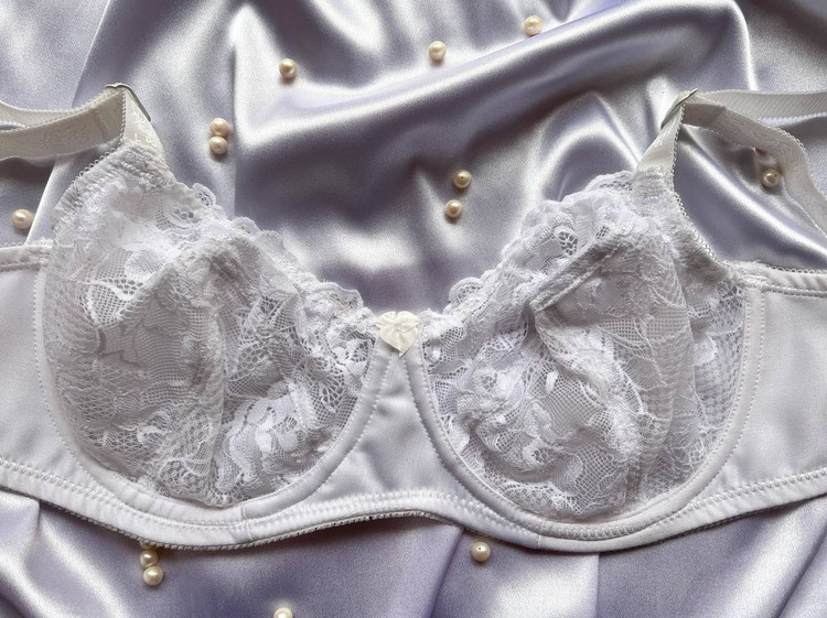 سوتین آتریا | کد ۲۰۱۳ | کاپ D | رنگ: سفید