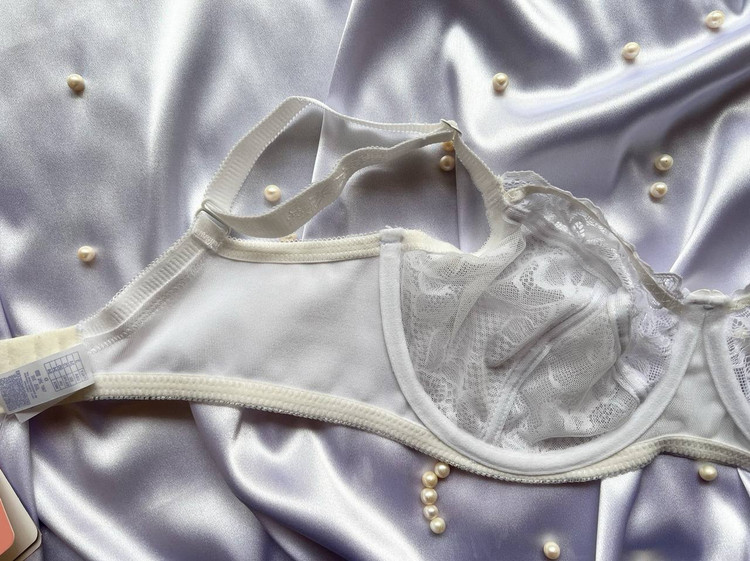 سوتین آتریا | کد ۲۰۱۳ | کاپ D | رنگ: سفید