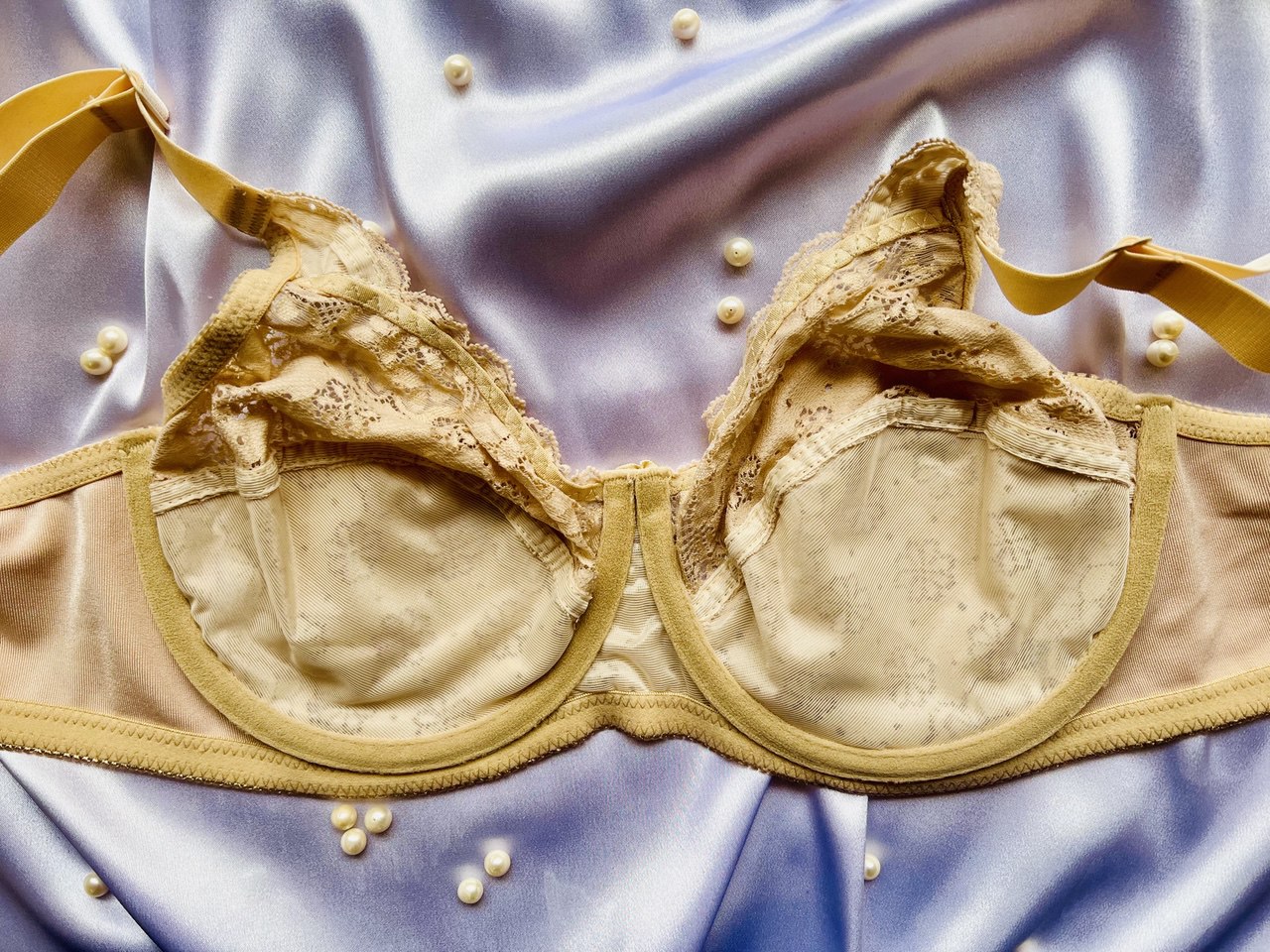 سوتین کرم زنانه ژاسمن مدل Coloniya کاپ D با دانتل آلمانی و طراحی فرم‌دهنده سینه